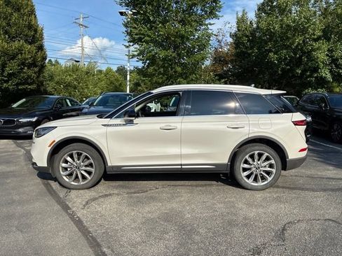 Used 2022 Lincoln Corsair AWD w/ Premium Package image 2