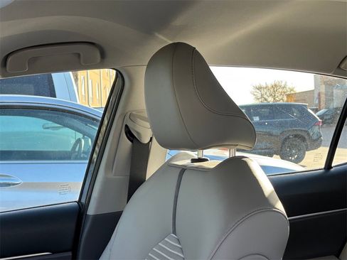 Certified 2023 Toyota Camry SE image 13