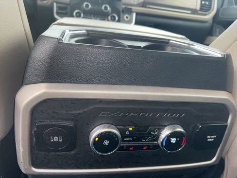Used 2024 Ford Expedition Limited image 21