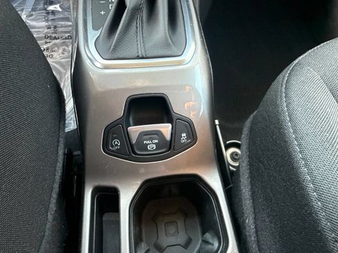 Used 2022 Jeep Renegade Latitude w/ Convenience Group AWD/4WD image 28