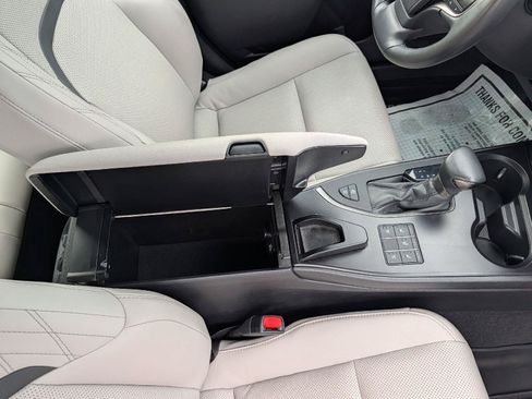 Used 2024 Lexus UX 250h AWD w/ Premium Package image 22