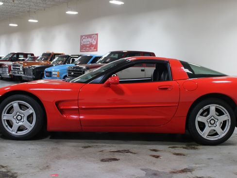 Used 1998 Chevrolet Corvette Coupe w/ Roof Pkg RWD image 26