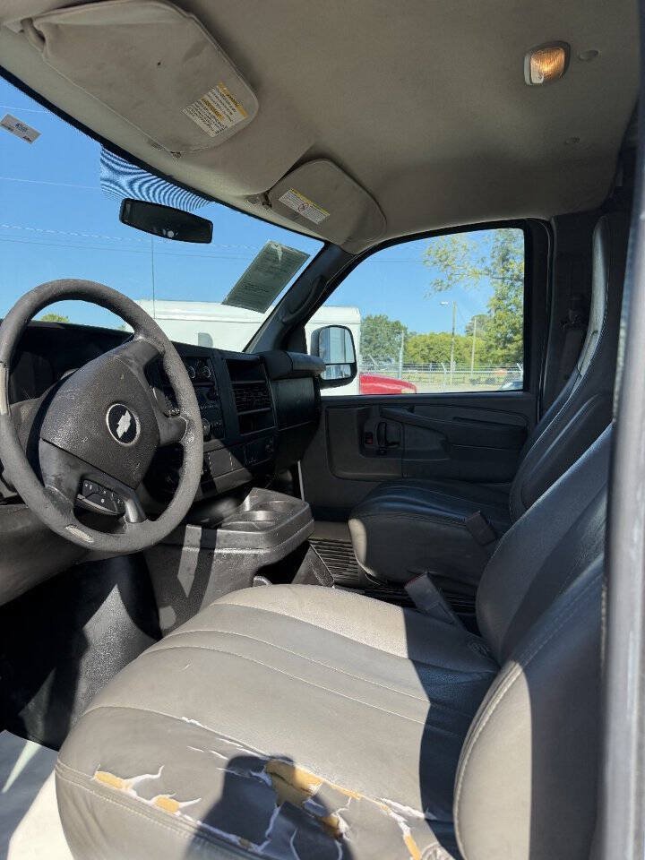 Used 2015 Chevrolet Express 2500 RWD image 10