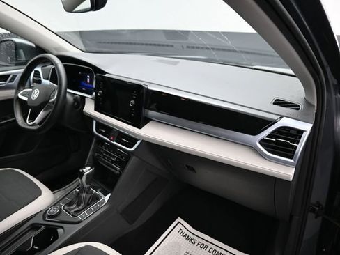 Used 2025 Volkswagen Taos SE image 9