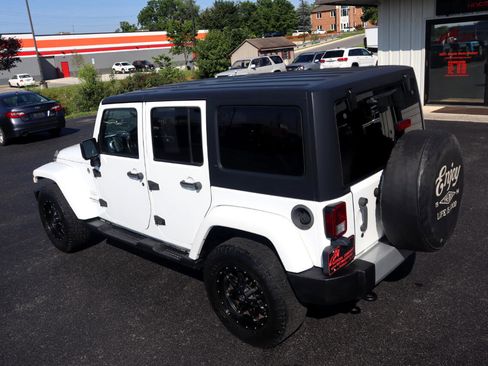 Used 2015 Jeep Wrangler Unlimited Sahara w/ Connectivity Group image 11