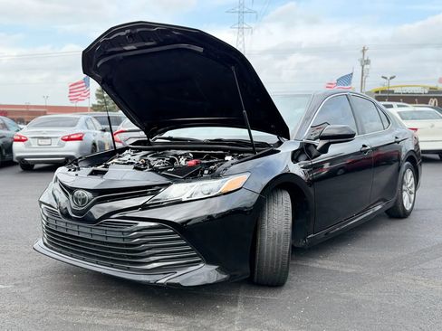Used 2019 Toyota Camry LE image 9