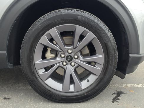 Used 2024 Ford Explorer XLT w/ Equipment Group 202A image 12