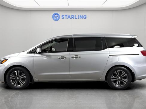 Used 2019 Kia Sedona SX image 3