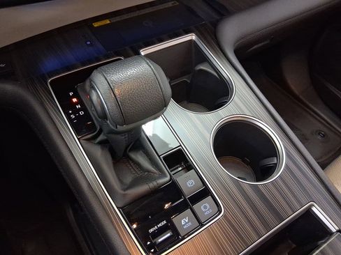 Used 2021 Toyota Sienna Limited image 15