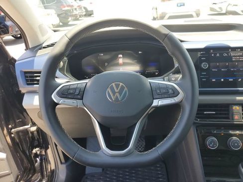 Certified 2023 Volkswagen Taos SE w/ Panoramic Sunroof Package FWD image 25