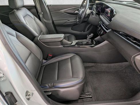 Used 2025 Buick Envista Sport Touring image 18