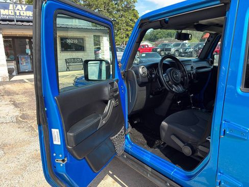 Used 2016 Jeep Wrangler Unlimited Sport AWD/4WD image 10