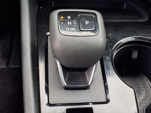 Used 2023 Nissan Rogue S FWD image 6