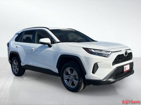 Certified 2025 Toyota RAV4 LE AWD/4WD image 9
