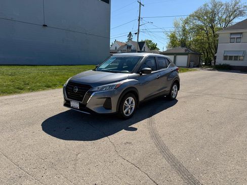 Used 2021 Nissan Kicks S FWD image 3