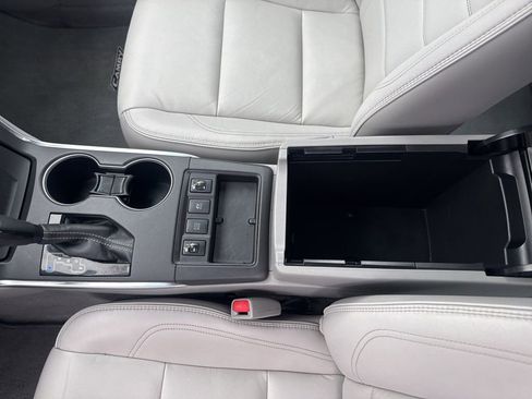 Used 2017 Toyota Camry Hybrid image 17