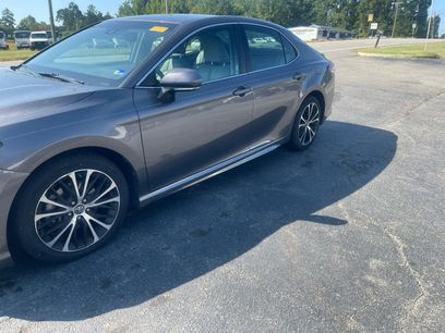 Used 2018 Toyota Camry SE w/ Convenience Package