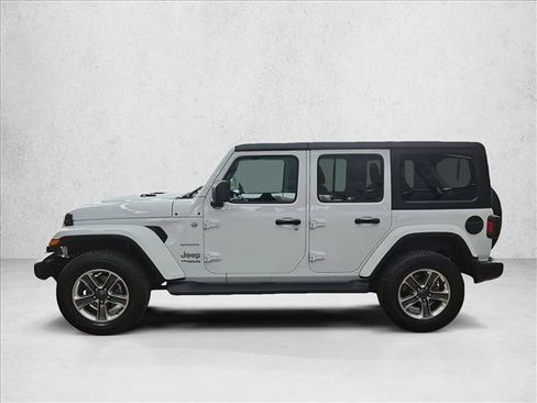 Used 2022 Jeep Wrangler Unlimited Sahara image 9