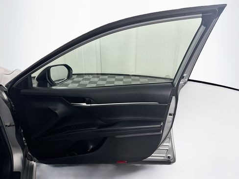 Used 2021 Toyota Camry SE image 29