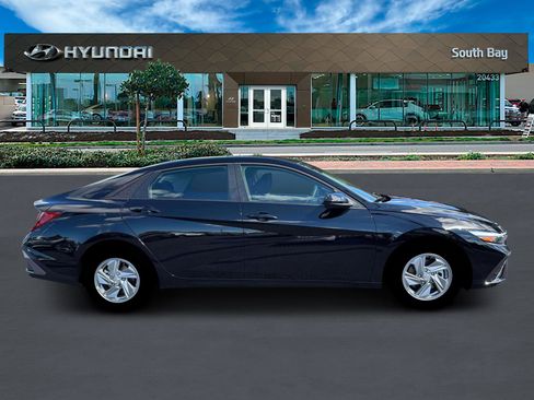 New 2026 Hyundai Elantra SE image 9