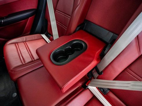 Used 2022 Porsche Cayenne Platinum Edition image 58