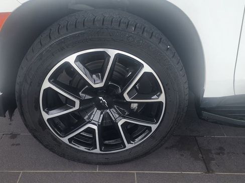 Used 2024 Chevrolet Suburban RST RWD image 12