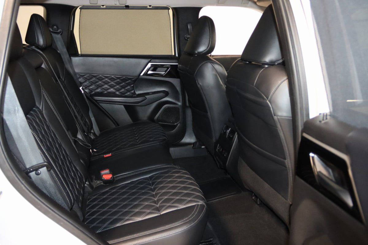 Used 2024 Mitsubishi Outlander 4WD Plug-In Hybrid image 66