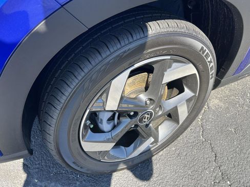 Used 2025 Hyundai Venue SEL FWD image 8