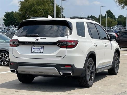 New 2025 Honda Pilot Touring image 4