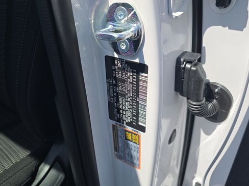 New 2026 Kia Sorento LX FWD image 32