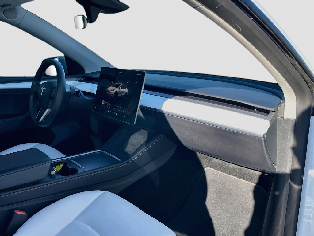 Used 2025 Tesla Model Y Long Range RWD image 30