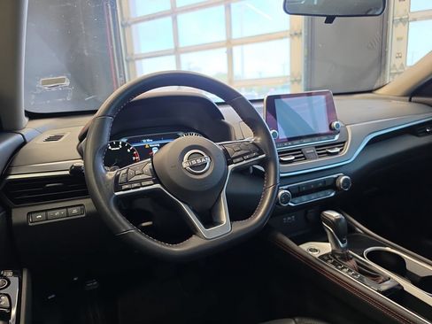 Used 2024 Nissan Altima 2.5 SR FWD image 18