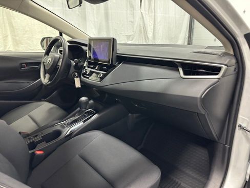 Used 2025 Toyota Corolla LE image 58