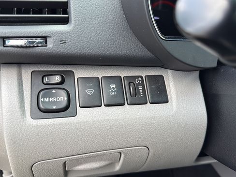 Used 2013 Toyota Highlander Plus AWD/4WD image 19