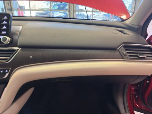 Used 2018 Honda Accord Touring image 23