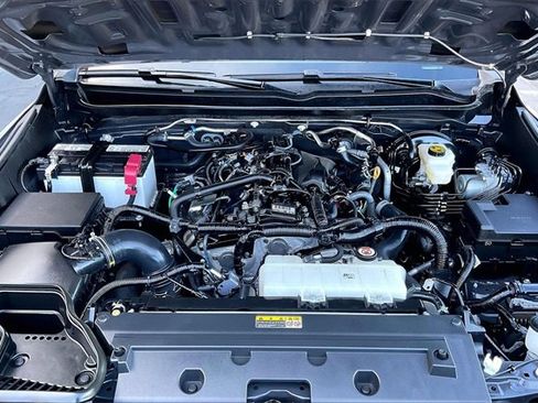 Used 2025 Toyota Tacoma SR5 image 9