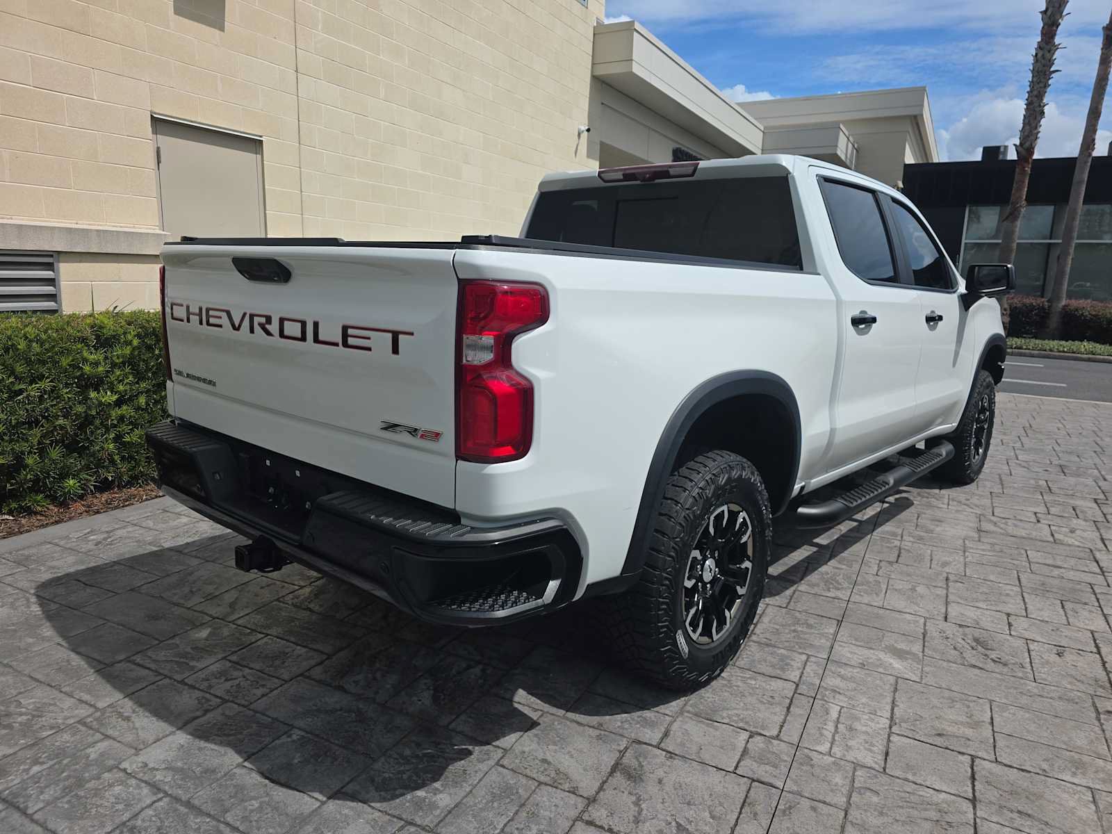 Used 2023 Chevrolet Silverado 1500 ZR2 w/ Technology Package AWD/4WD image 3