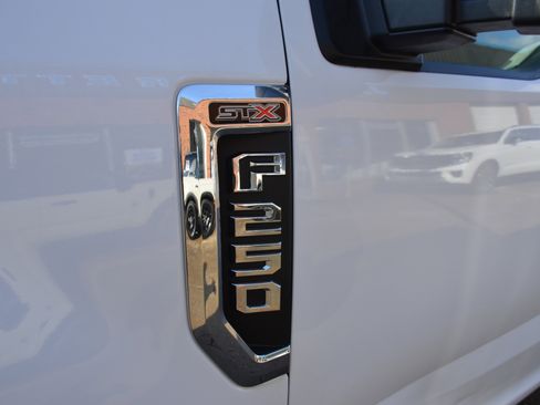 Used 2020 Ford F250 XL w/ STX Appearance Package image 7