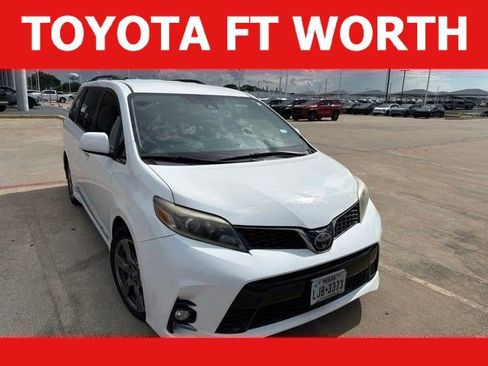 Used 2018 Toyota Sienna SE FWD image 1