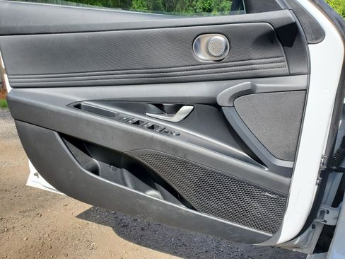Used 2024 Hyundai Elantra Limited FWD image 10