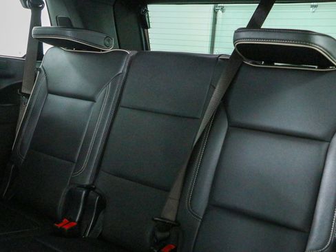 Used 2025 GMC Yukon Elevation w/ Elevation Premium Package AWD/4WD image 31