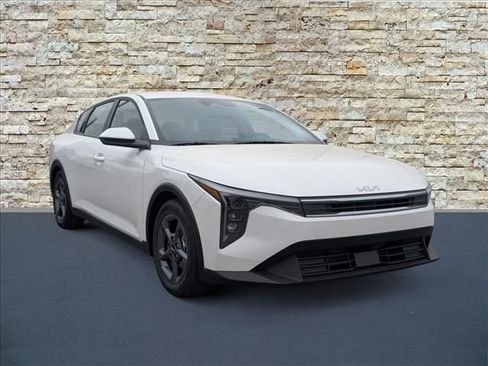 New 2026 Kia K4 FWD image 1