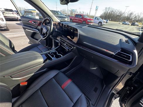 Used 2024 Chevrolet Traverse RS w/ LPO, Floor Liner Package AWD/4WD image 12