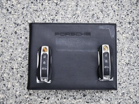 Used 2022 Porsche 911 Carrera w/ Premium Package RWD image 39