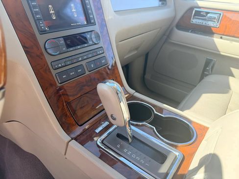 Used 2012 Lincoln Navigator L 2WD image 24