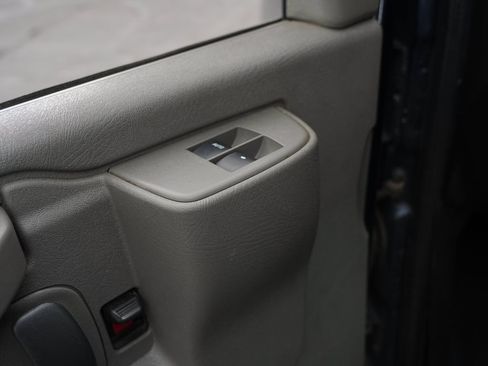 Used 2019 Chevrolet Express 2500 w/ Communications Package RWD image 18