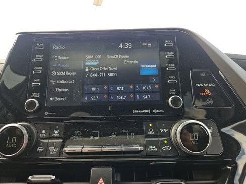 Used 2022 Toyota Highlander XLE FWD image 51