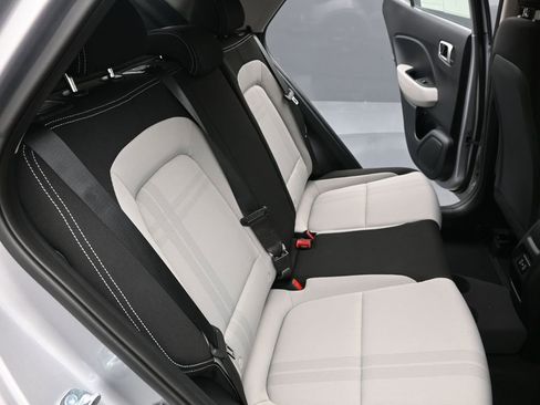 Certified 2025 Hyundai Venue SEL FWD image 12