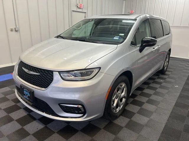 Used 2024 Chrysler Pacifica Limited FWD image 7