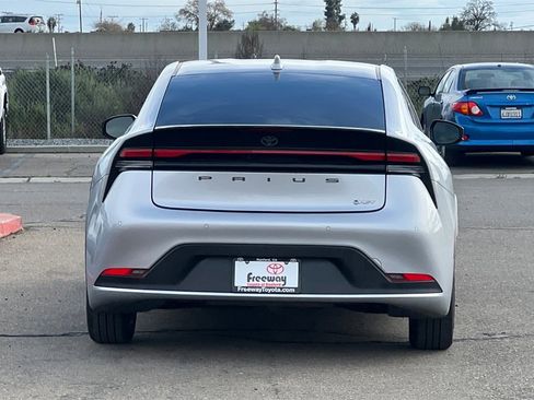 Used 2025 Toyota Prius LE image 6